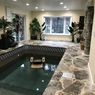 A pool in the middle of an indoor swimming pool.